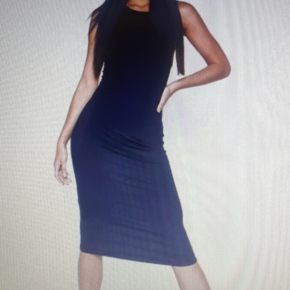 Dresses - Picture 2 of 3